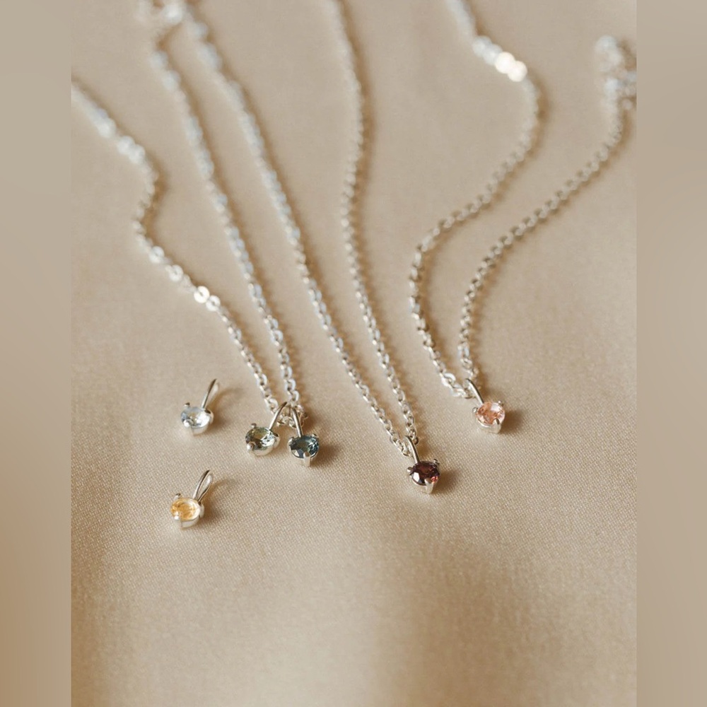 GLDN Aura Pendant Necklace – Sage Peridot on Sterling Silver